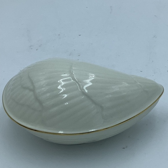 Lenox Ivory and Gold Trim Sea Shell Trinket Box - Picture 4 of 9